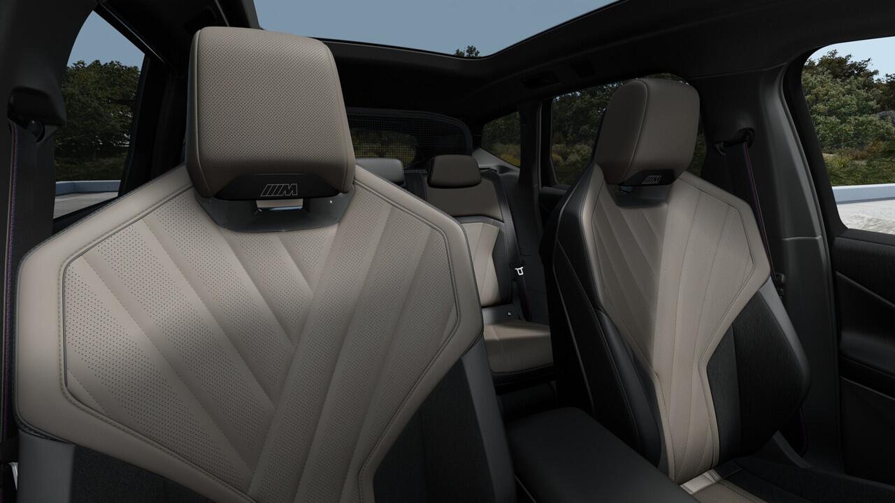 BMW X3 iX3 50 xDrive M Sport / Panoramadak / Trekhaak / M Sportstoelen / Parking Assistant Professional / Stuurverwarming / Head-Up