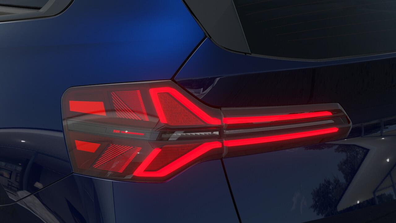 BMW X3 30e xDrive M Sport Automaat / Panoramadak / Trekhaak / Sportstoelen / Adaptieve LED / Comfort Access / Parking Assistant Plus / Stoelventilatie