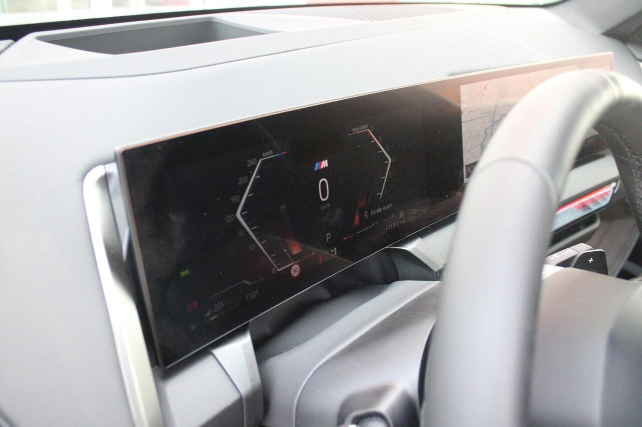 BMW X3 30e xDRIVE M-SPORT 299PK | M-SPORTPAKKET 337 MET O.A. M AERODYNAMICA PAKKET - SHADOWLINE RAAMOMLIJSTING - M-SPORT ONDERSTEL - M-INTERIEUR PAKKET - VEGANZA LEDEREN BEKLEDING - M-SPORT INTERIEURLIJSTEN - M-SPORTSTUUR - M ZWARTE HEMELBEKLEDING | PREMIUM PACK