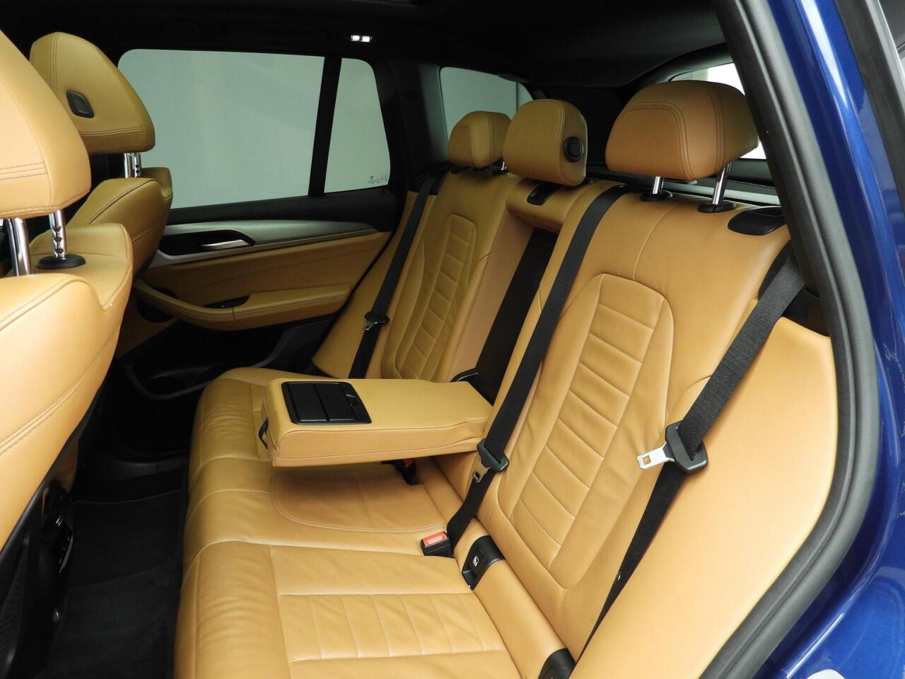 BMW X3 sDrive20i | M-Sportpakket | LED | Leder | HUD | Schuifdak | DAB | hifi speakers | Alu 20 inch