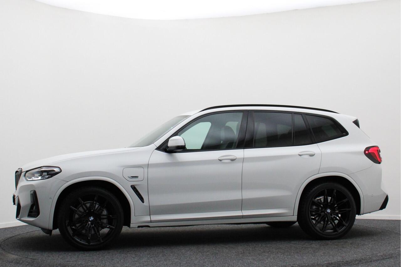 BMW X3 xDrive30e High Executive M-pakket Leer, Stoelverwarming, Camera, Cruise, Apple Carplay, LED, DAB, 21''