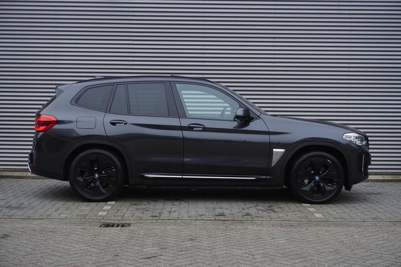 BMW X3 iX3 High Executive | Parking Pack | Trekhaak met elektrisch wegklapbare kogel | BMW Head-Up Display | Harman Kardon Surround Sound Systeem