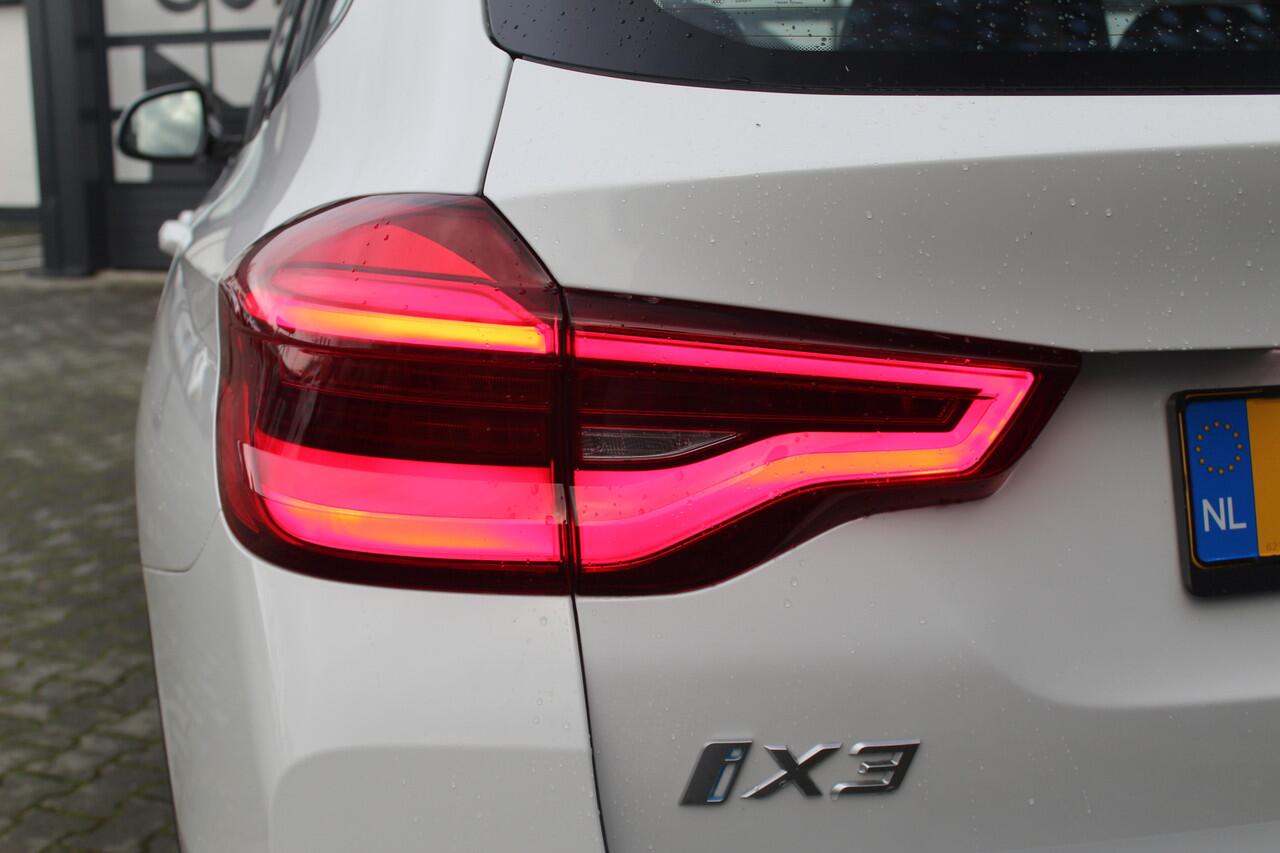 BMW X3 iX3 Executive 80 kWh | Incl. 12 maanden garantie | SOH 99% | Panorama dak | Stoelverwarming | Navigatie | Cruise control | Climate control | DAB | Apple carplay/Android auto | Lichtmetalen velgen | Parkeersensoren | Achteruitrijcamera | Dodehoek detectie