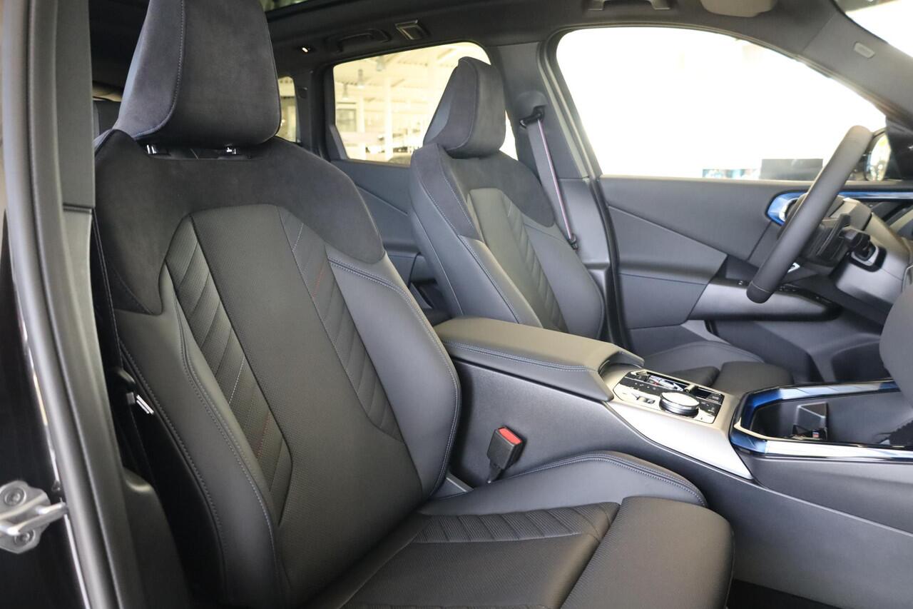 BMW X3 30e xDrive M Sportpakket Pro | Equipment Package Professional | Premium Pack