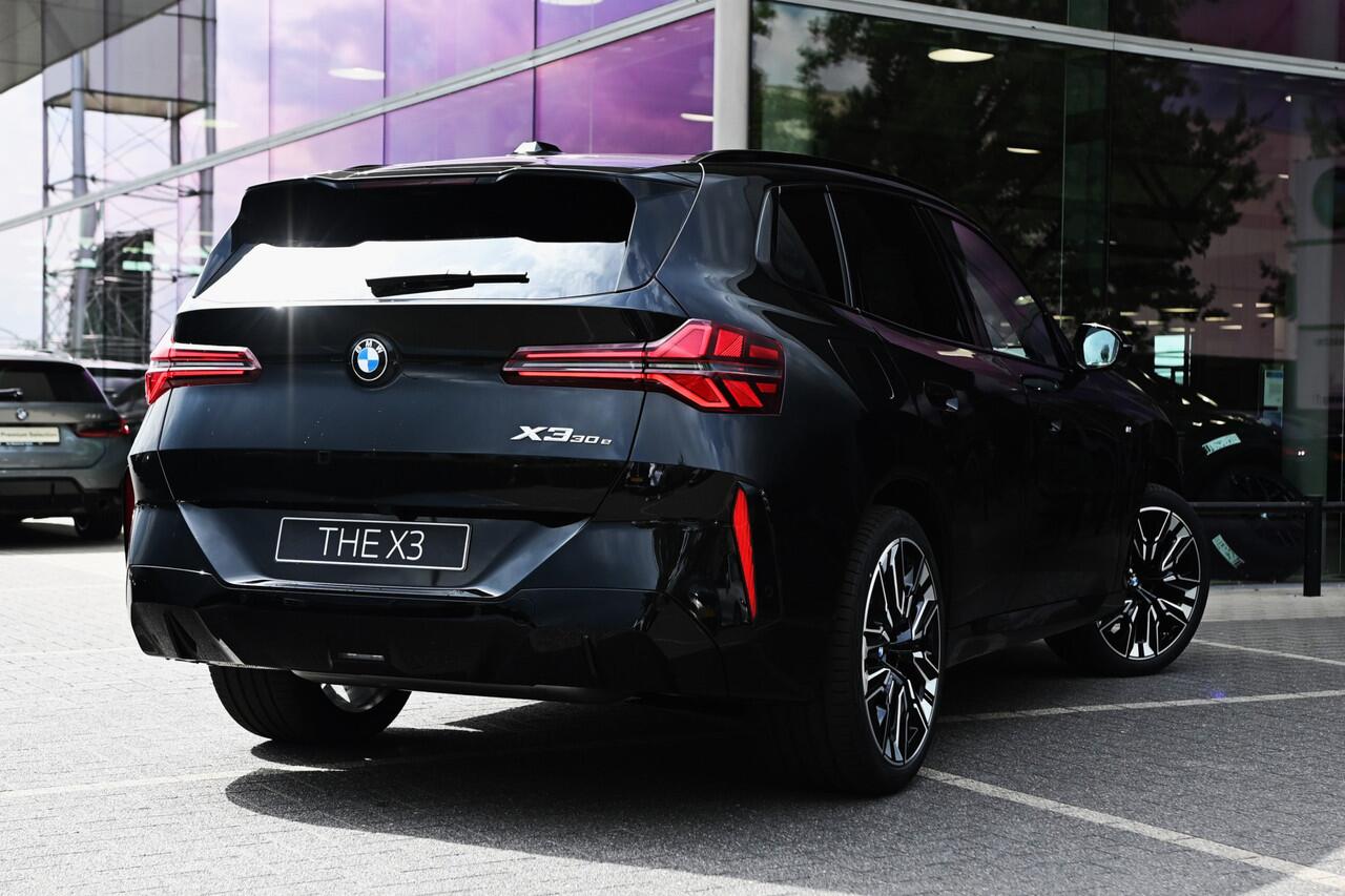 BMW X3 30e xDrive M Sport Automaat / Panoramadak / Trekhaak / Sportstoelen / Adaptieve LED / Stoelventilatie / Parking Assistant Plus / Comfort Access