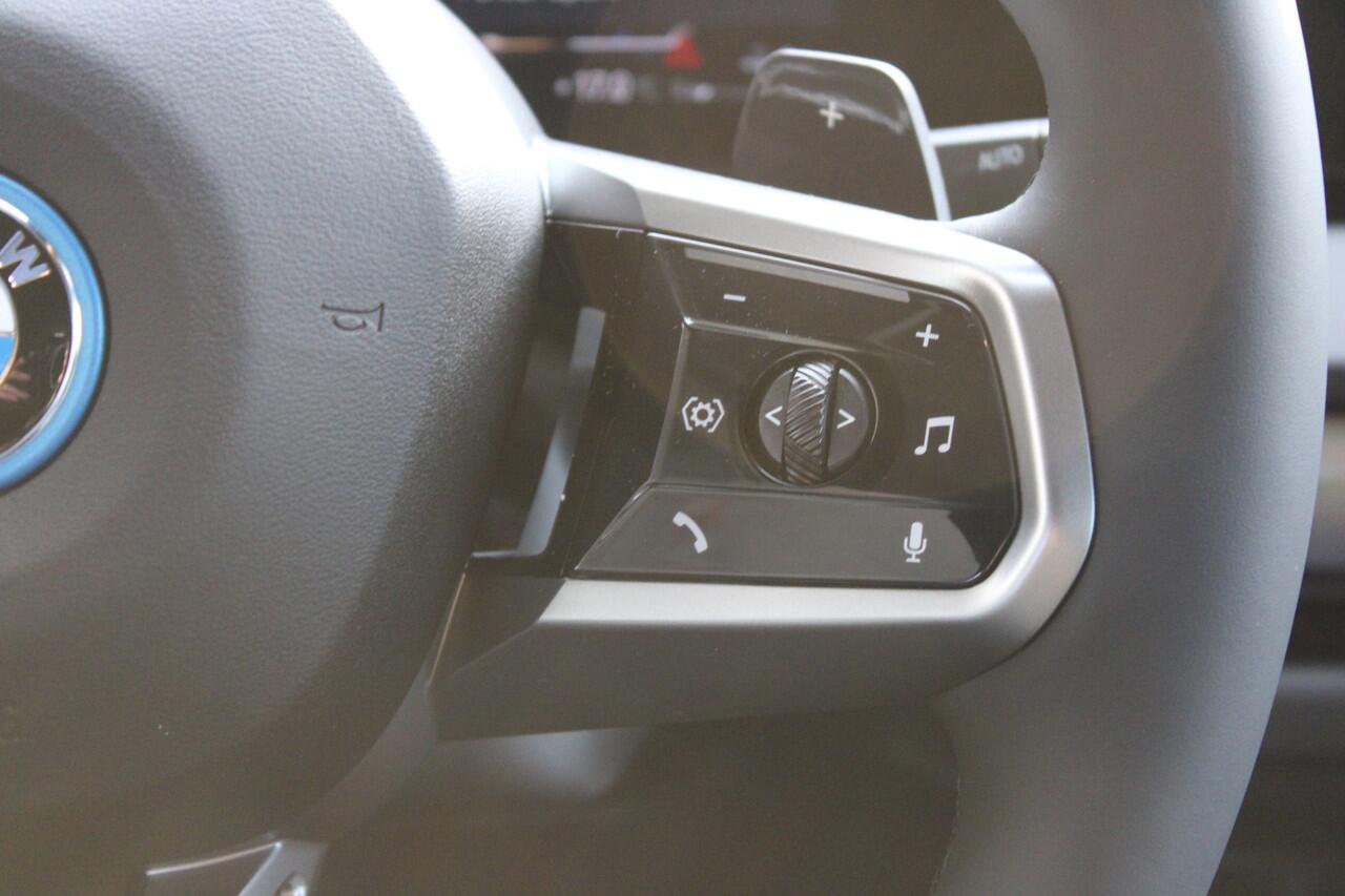 BMW X3 30e xDrive M Sport Automaat / Panoramadak / Trekhaak / Sportstoelen / Adaptieve LED / Parking Assistant Plus / M Sportonderstel / Comfort Access