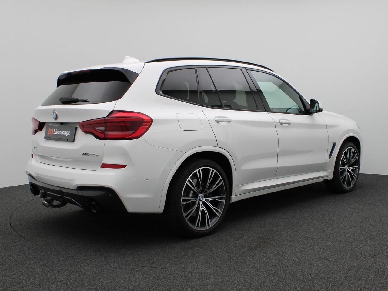 BMW X3 xDrive30e High Executive 292PK AUT8 M-Sport, Pano-Schuifdak, Cruise Controle, Head-Up Display, M-Sportremmen, 360gr. Camera, Memorystoel, Stoel-Stuurverwarming, Trekhaak, 21" LM Velgen