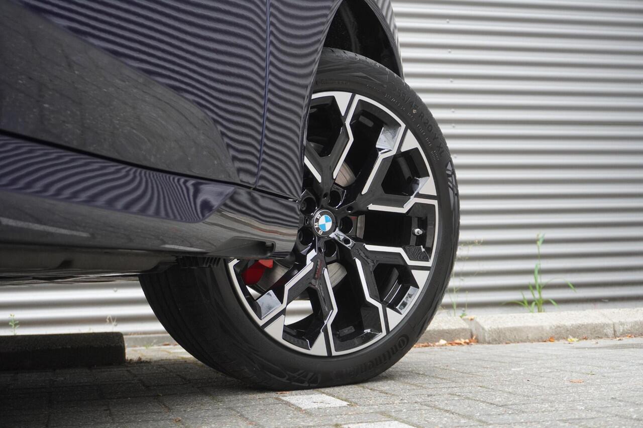 BMW X3 30e xDrive M Sportpakket Pro | Trekhaak met elektrisch wegklapbare kogel | Glazen panoramadak | Professional Pack | Comfort Pack