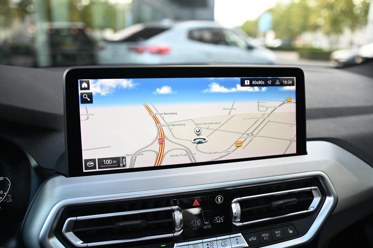 BMW X3 xDrive30e High Executive M Sport Automaat / Panoramadak / Trekhaak / Sportstoelen / Achteruitrijcamera / LED / Stoelverwarming / BMW Live Cockpit Professional