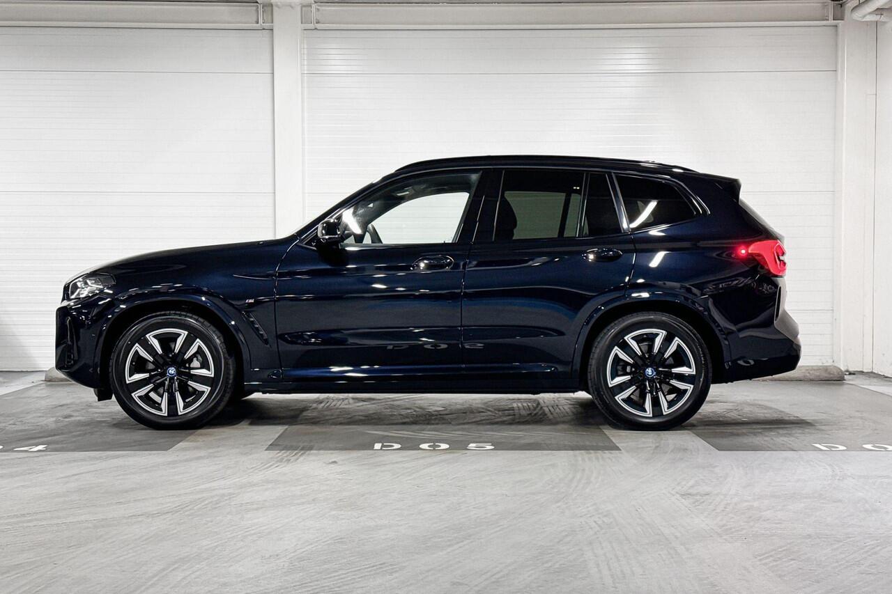 BMW X3 iX3 | M-Sport | Shadow Line Pack | Executive | Safety Pack | Driving Assistant Professional | Panoramadak | Selections