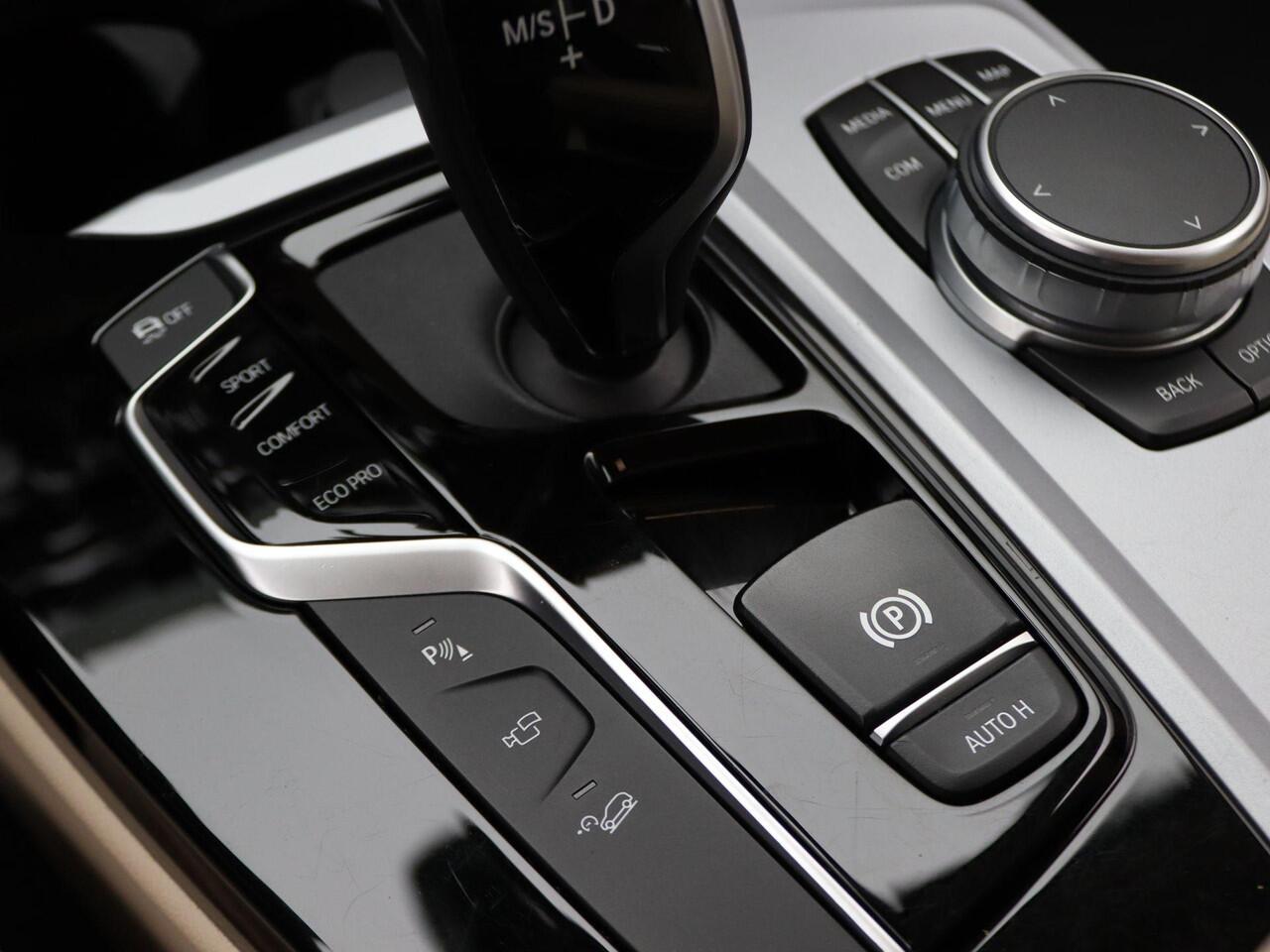 BMW X3 xDrive20i High Executive Edition | Driving Assistant Plus | Head-Up Display | Parking Pack | Elek. stoelen | 18"