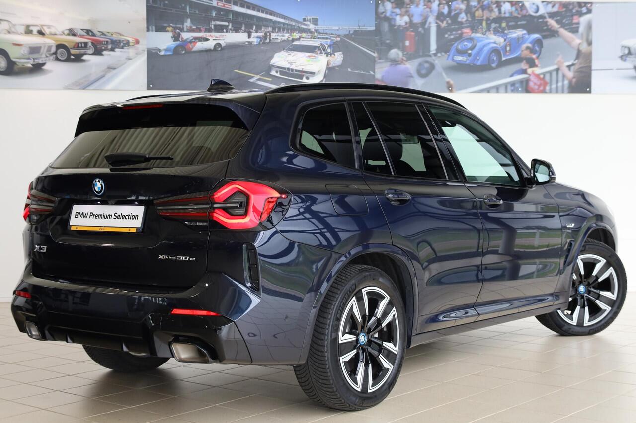 BMW X3 xDrive30e M Sportpakket | 20 inch | Elektrische Trekhaak | Glazen panoramadak | Driving Assistant | Adaptieve LED | Head-Up