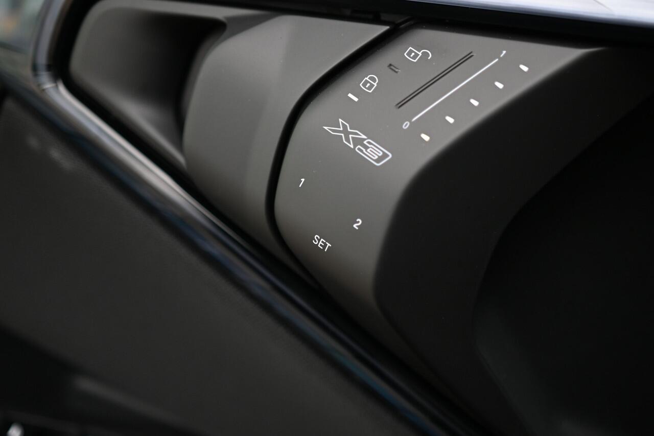 BMW X3 30e xDrive M Sport Automaat / Panoramadak / Trekhaak / Sportstoelen / Adaptieve LED / Stoelventilatie / Parking Assistant Plus / Comfort Access