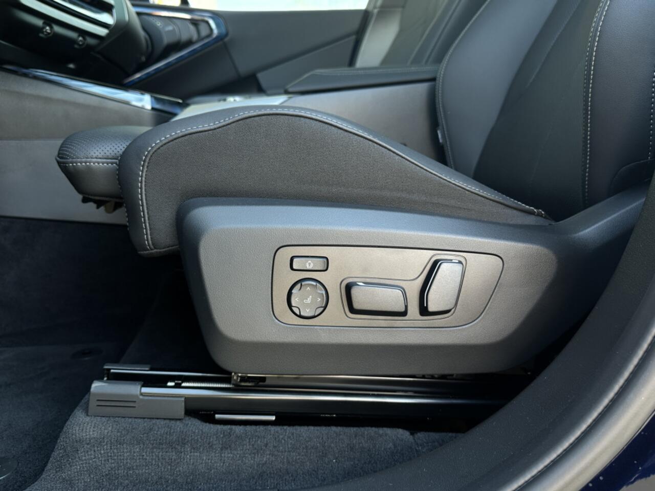 BMW X3 30e xDrive M Sport Automaat / Panoramadak / Trekhaak / Sportstoelen / Adaptieve LED / Parking Assistant Plus / Stoelventilatie / Comfort Access / Stuurverwamring