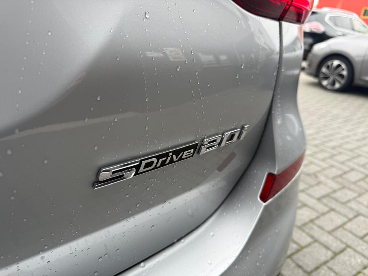 BMW X3 sDrive20i Launch Edition High Executive | 2E EIGENAAR | 12MND GARANTIE | LED | DAB | NAVI | PANO | AUTOMAAT | LEDER | NL AUTO |