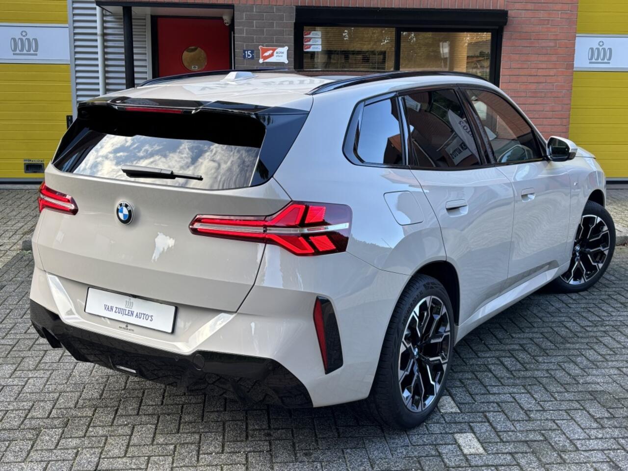 BMW X3 30e xDrive M-Sport Panorama Trekhaak Harman Memory 20"