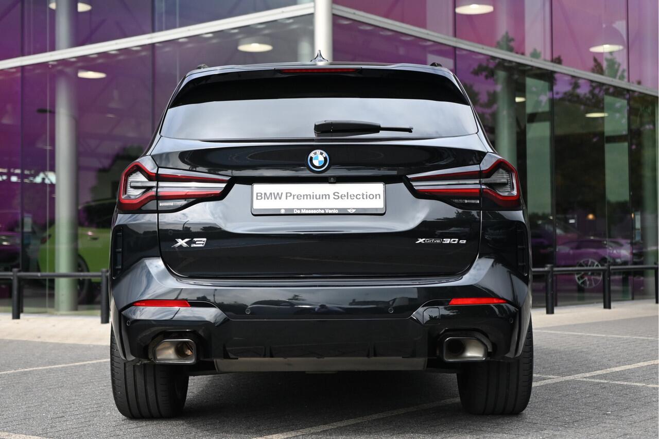 BMW X3 xDrive30e High Executive M Sport Automaat / Panoramadak / Achteruitrijcamera / Sportstoelen / Adaptief onderstel / Stoelverwarming / Adaptieve LED / Parking Assistant / Live Cockpit Professional