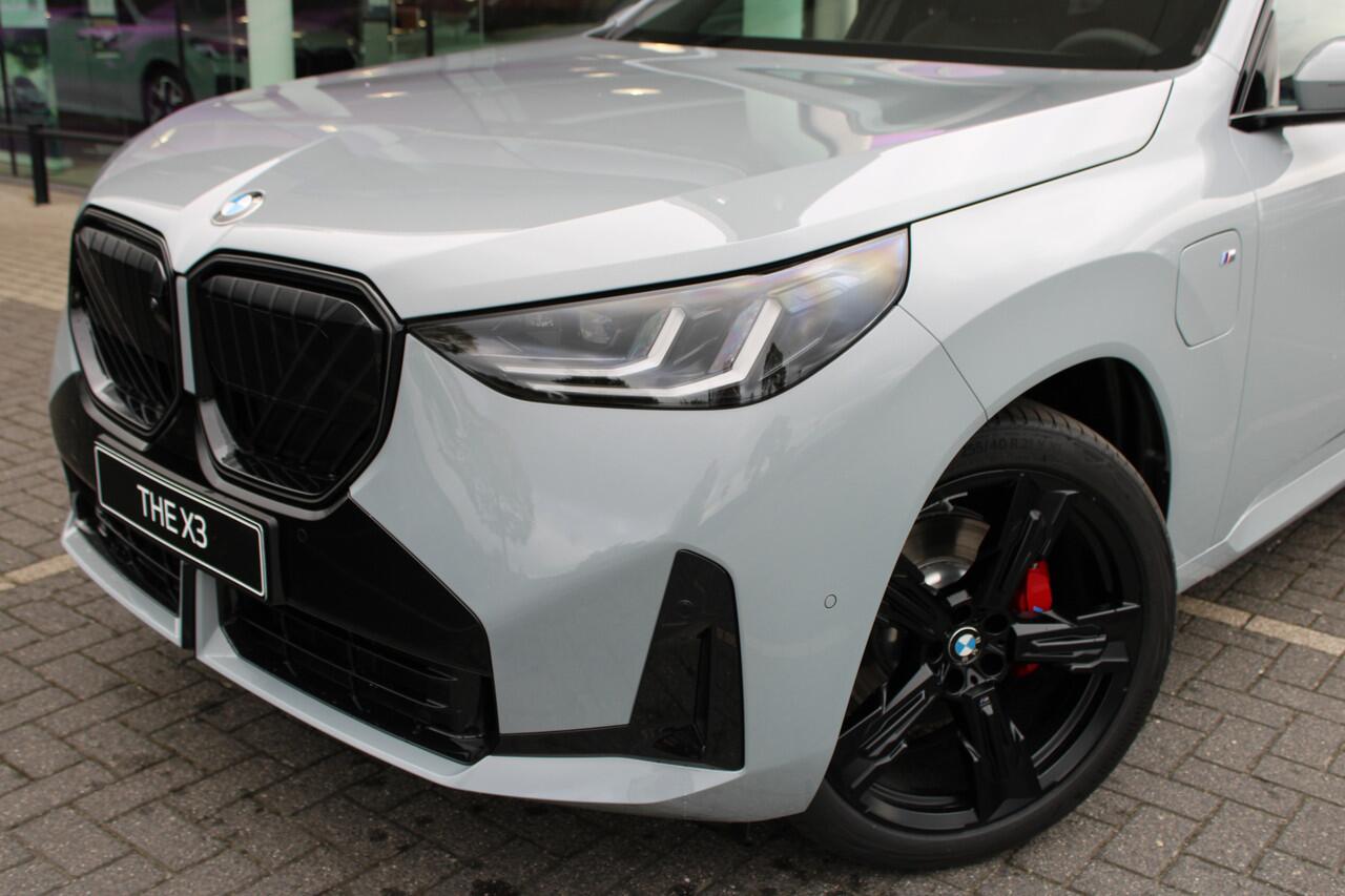 BMW X3 30e xDrive M Sport Automaat / Panoramadak / Trekhaak / Sportstoelen / Adaptieve LED / Parking Assistant Plus / Comfort Access / Stuurverwarming