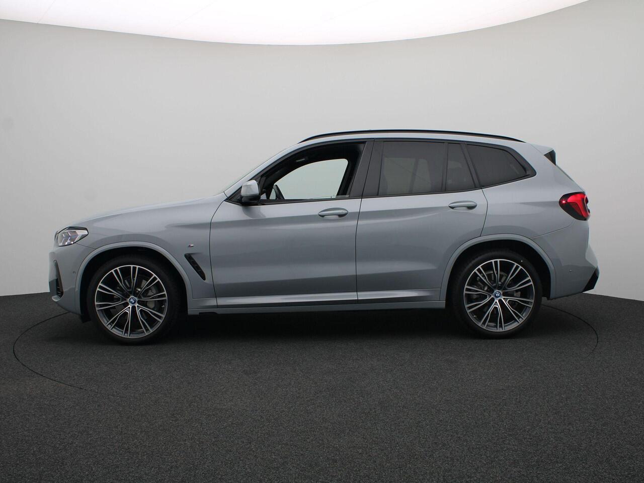 BMW X3 xDrive30i High Executive | M Sportpakket | Trekhaak | Panoramadak | Driving Assistant | Active Cruise Control | Head-Up Display | Harman Kardon | 20''