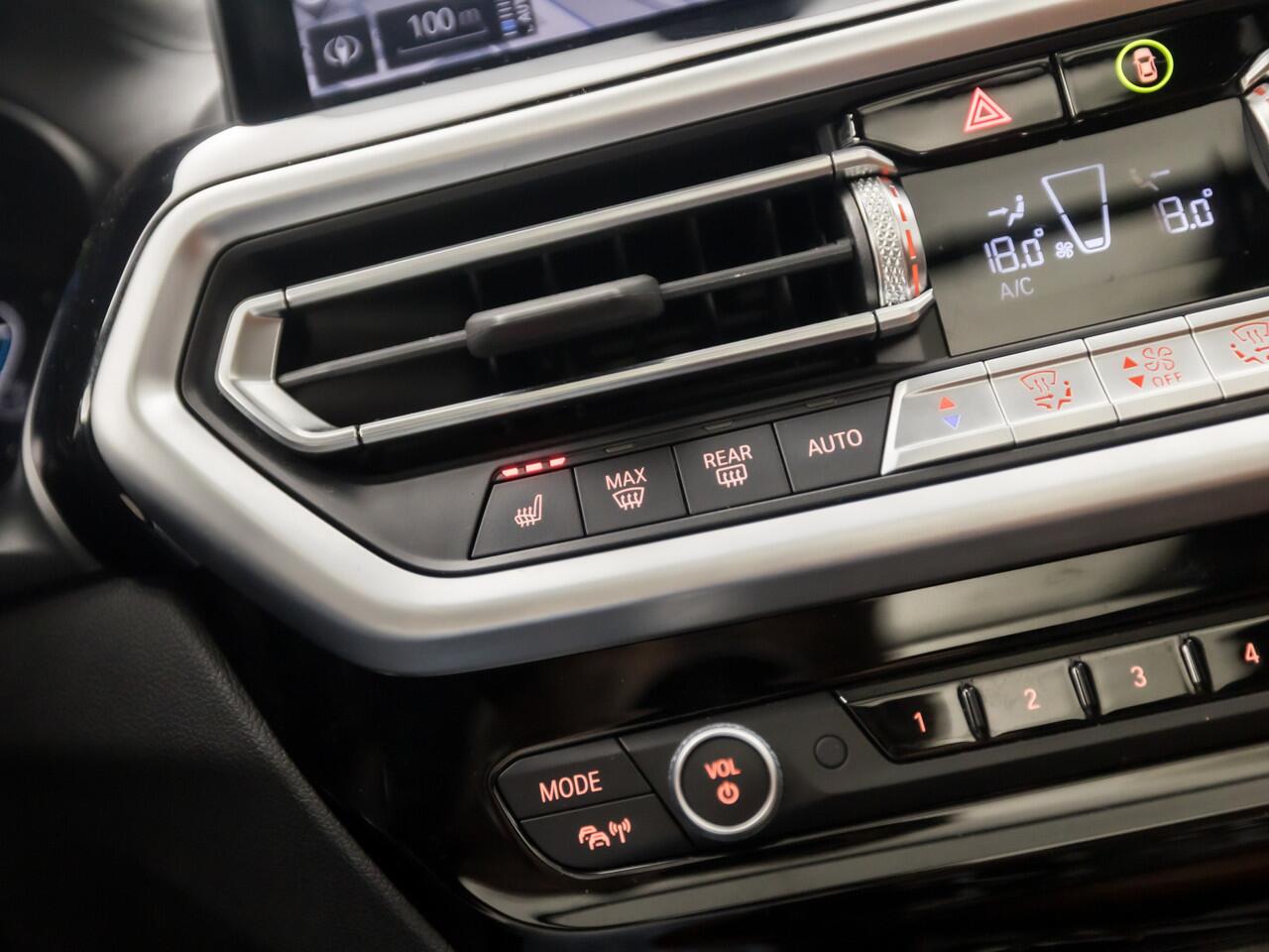 BMW X3 xDrive30e M Sport Individual 293Pk Automaat (PANORAMADAK, M PAKKET, GROOT NAVI, LASER KOPLAMPEN, MEMORY SEATS, STUUR/STOELVERWARMING, 360 CAMERA, HEAD-UP DISPLAY, TREKHAAK, GETINT GLAS, NIEUWSTAAT)