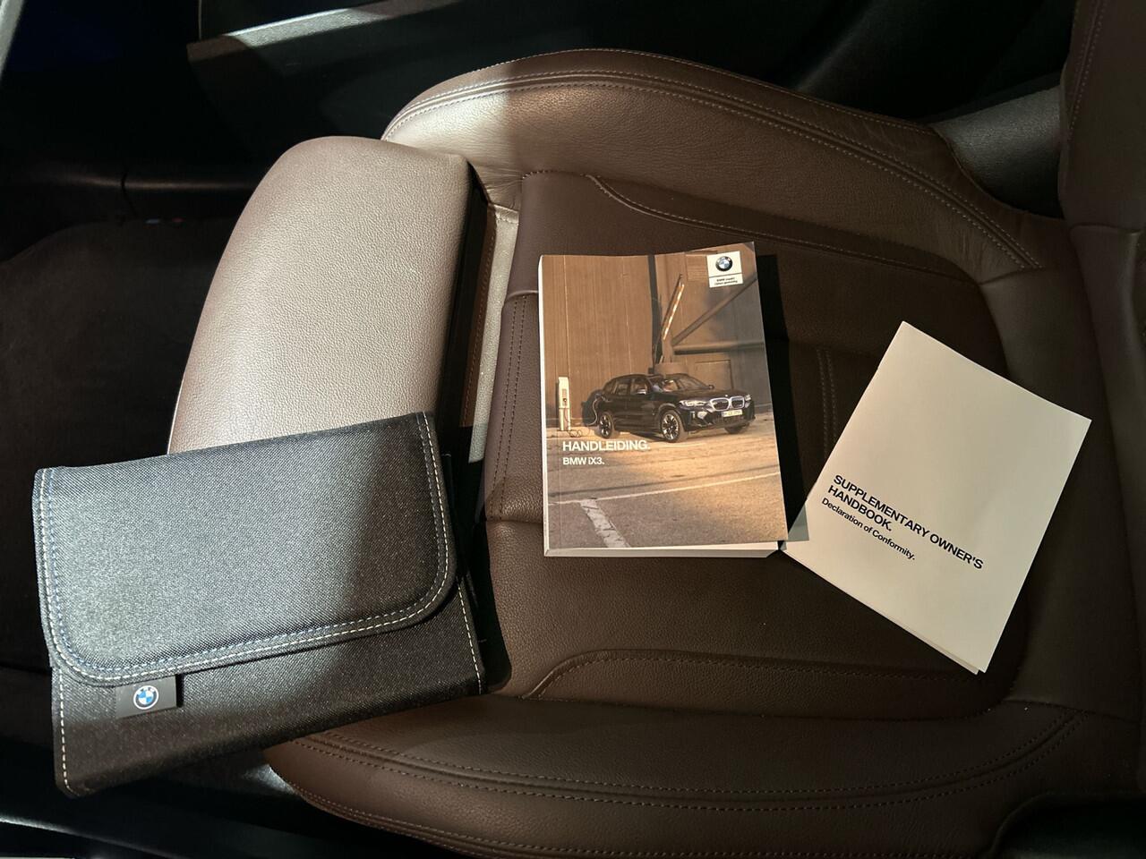 BMW X3 iX3 High Executive 80 kWh | Panoramadak | Lederen bekleding | HUD | 21 inch Velgen | Sportstoelen | M - Sport | SoH (batterijcheck) 96,9 % score!