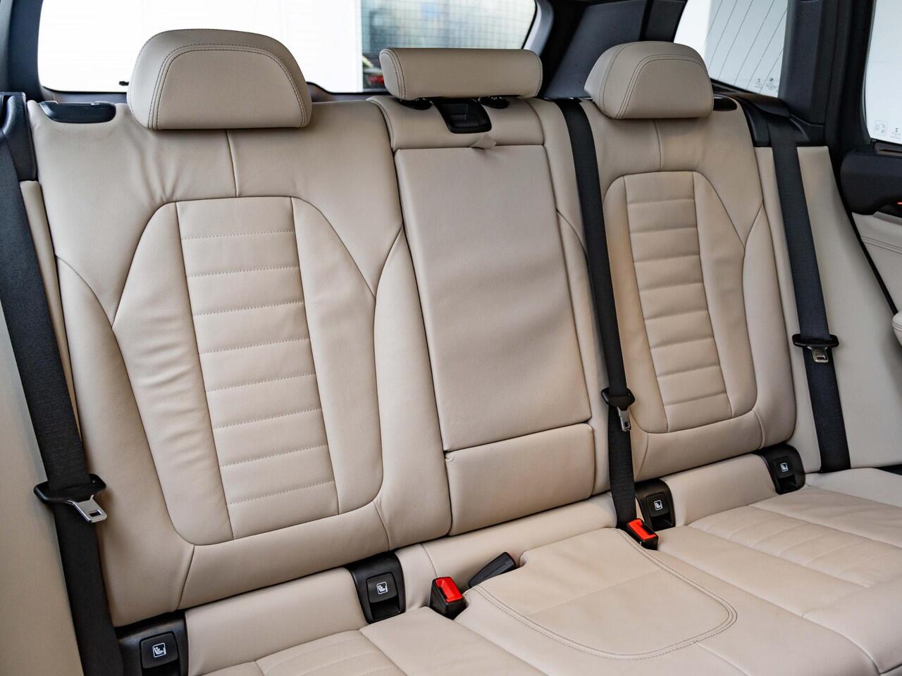 BMW X3 xDrive30e | High Executive | M Sportpakket | Glazen panoramadak | Stuurverwarming | HiFi | BMW Laserlight | Easter