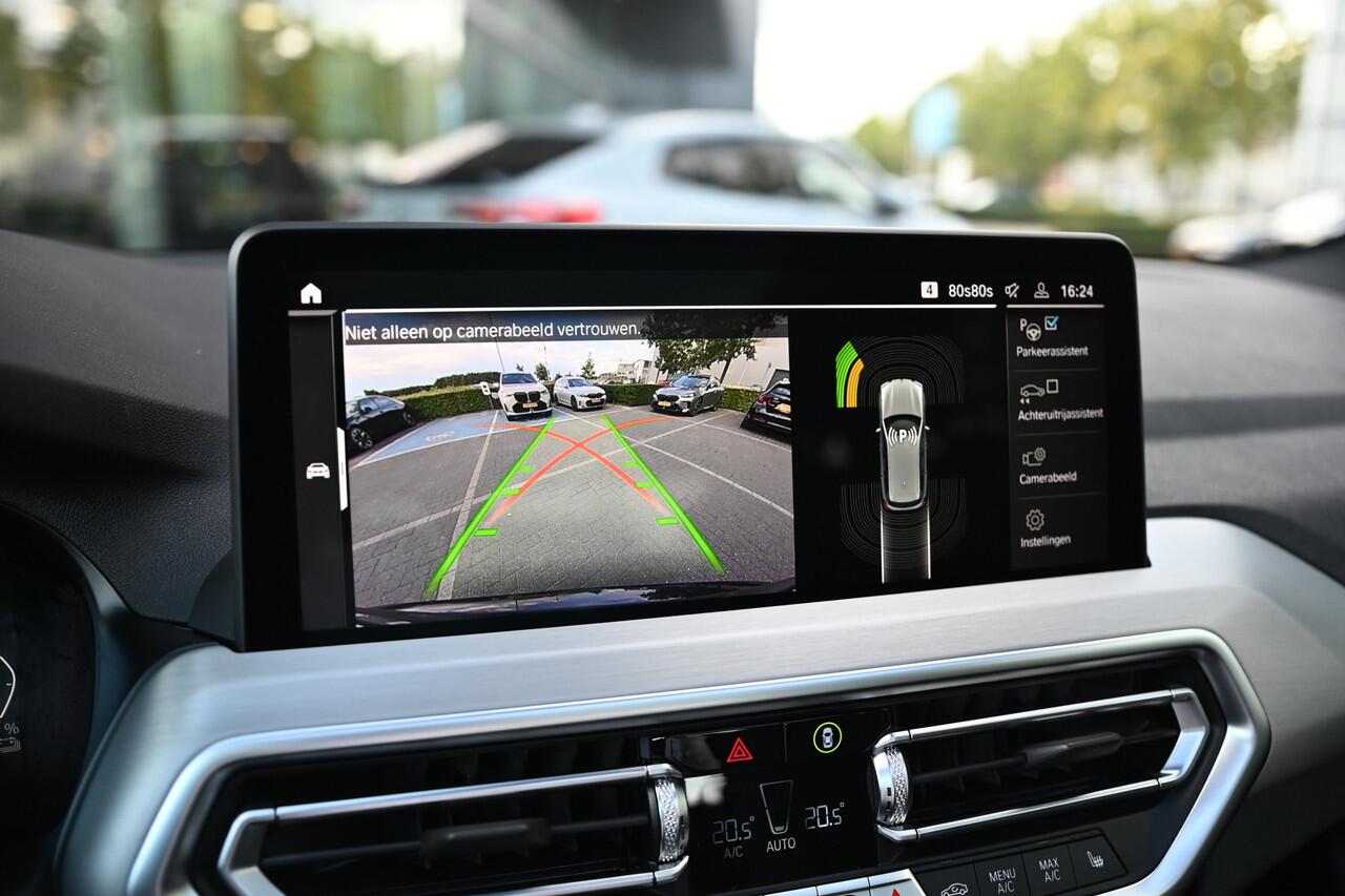 BMW X3 xDrive30e High Executive M Sport Automaat / Panoramadak / Trekhaak / Sportstoelen / Achteruitrijcamera / LED / Stoelverwarming / BMW Live Cockpit Professional