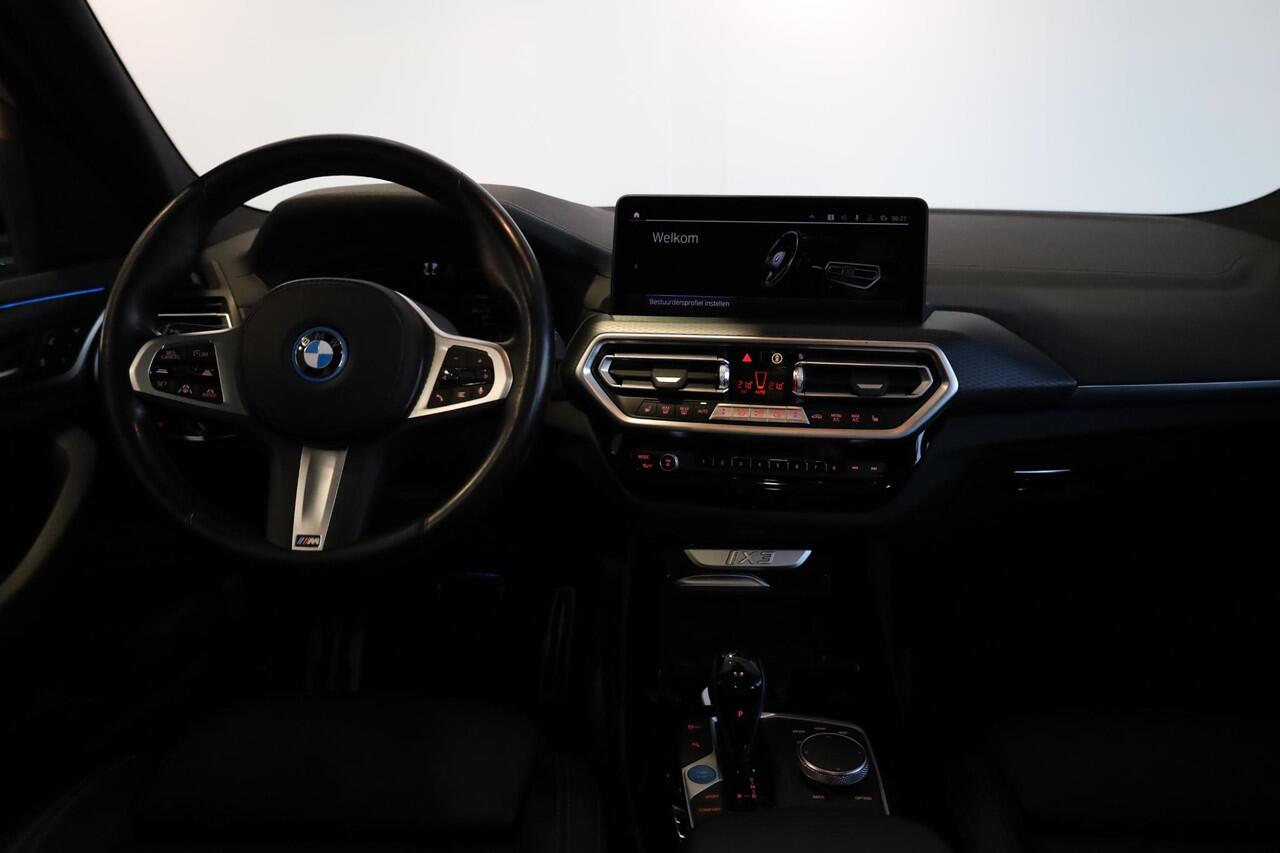 BMW X3 iX3 | M Sport | Panoramadak | Achteruitrijcamera | Adaptieve led