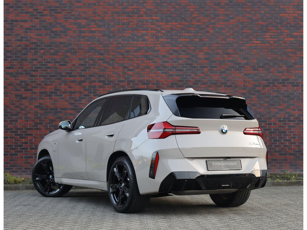 BMW X3 30e xDrive | Trekhaak - Pano - Iconic Glow