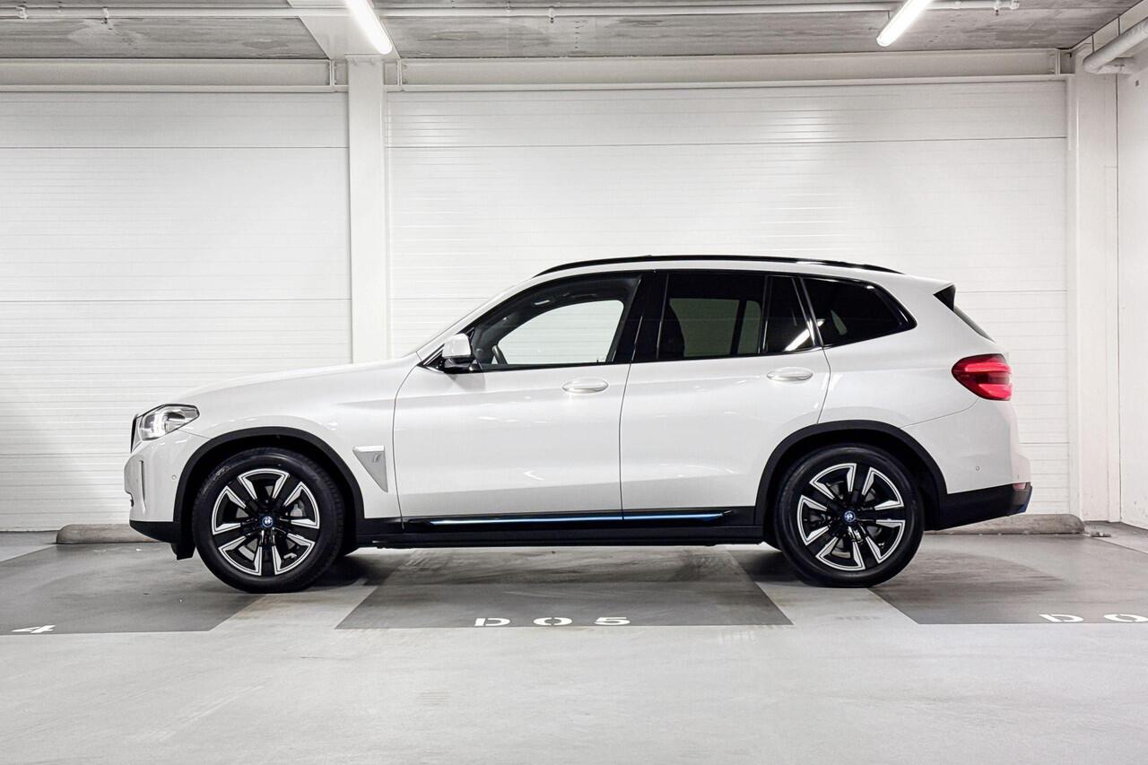 BMW X3 iX3 Executive 80 kWh | Stoelverwarming | Pano | Achteruitrij Camera