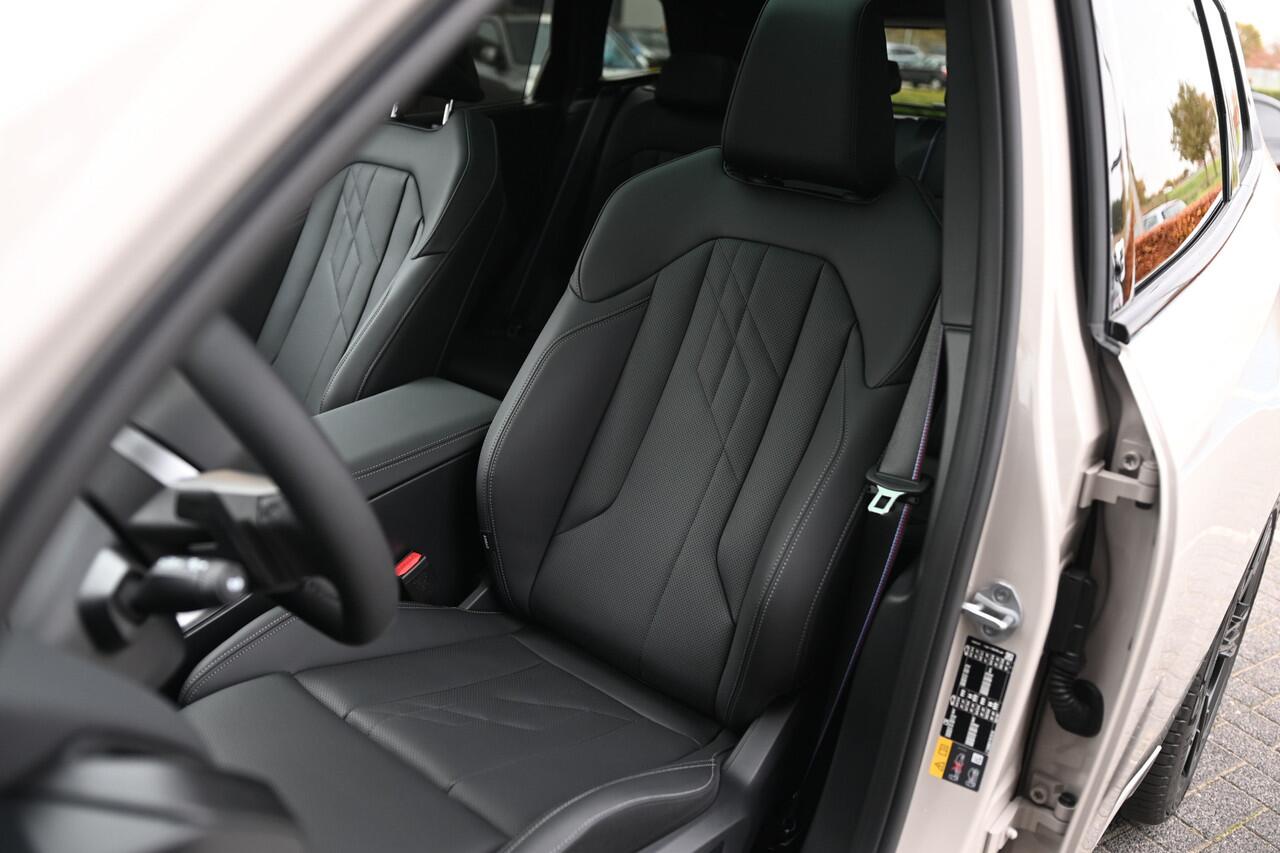 BMW X3 30e xDrive M Sport Automaat / Panoramadak / Trekhaak / Stoelventilatie / Parking Assistant Plus / Comfort Access / Adaptieve LED / Stuurverwarming