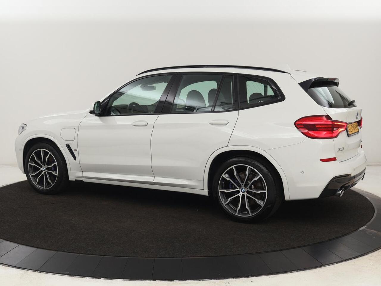 BMW X3 xDrive30e M Sport | 360 Camera | Harman/Kardon | Stoelverwarming | 20'' | Sportstoelen | Sfeerverlichting | Half leder | Navigatie | Live Cockpit | Keyless | PHEV | Plug In