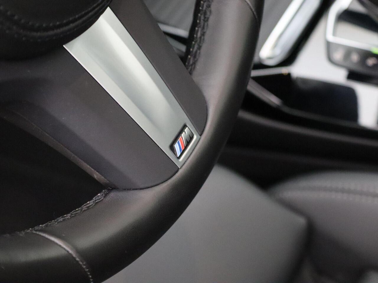 BMW X3 xDrive30e M Sportpakket | Trekhaak | Panoramadak | Driving Assistant | Head-Up Display | Harman Kardon | 20"