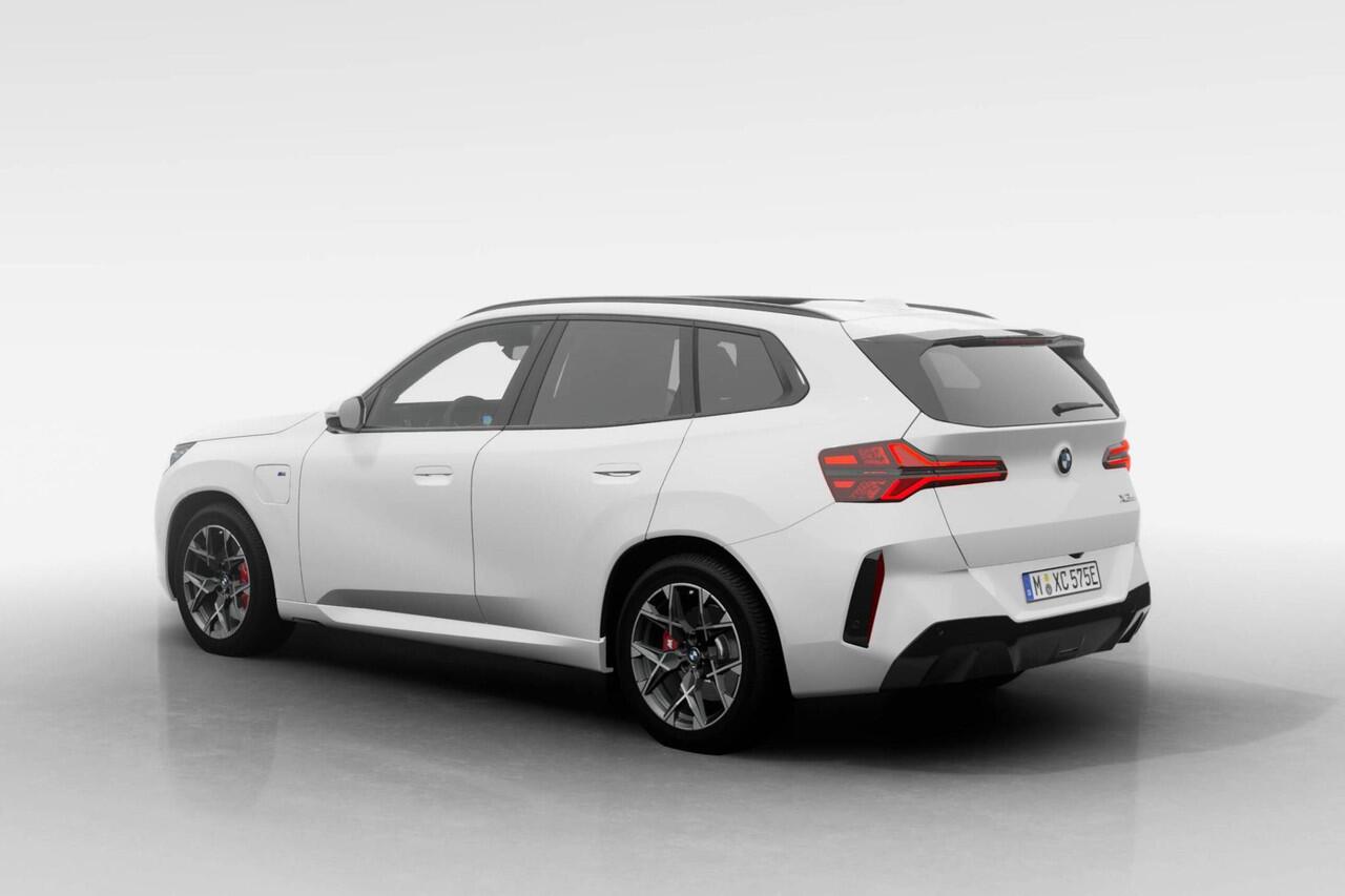 BMW X3 30e xDrive | Glazen panoramadak | Verwarmde stoelen voor en achter