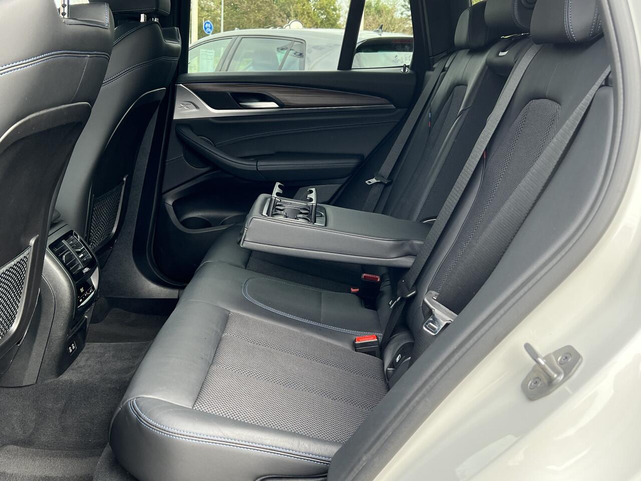 BMW X3 xDrive30e M-Sport Trekhaak Rondzicht Camera Navigatie Life Cockpit Prof Head Up Dab 20 Inch Velgen Extra Getint Glas Carplay Android Plug In Hybride 1e Eigenaar