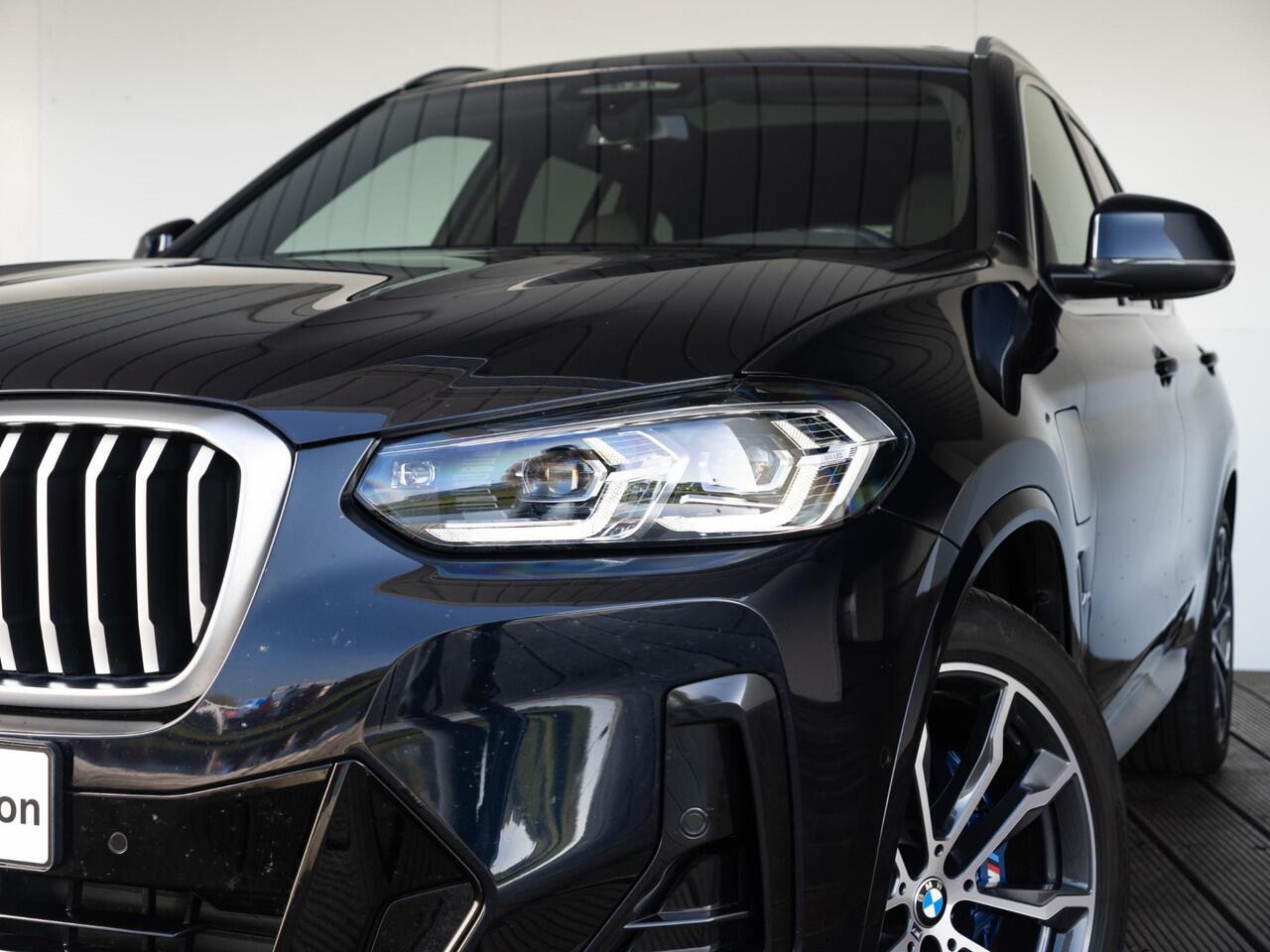 BMW X3 xDrive30e | High Executive | M Sportpakket | Comfort Acces | Harman Kardon | Head-Up Display | Elektrische Trekhaak | 20'' | Panoramadak