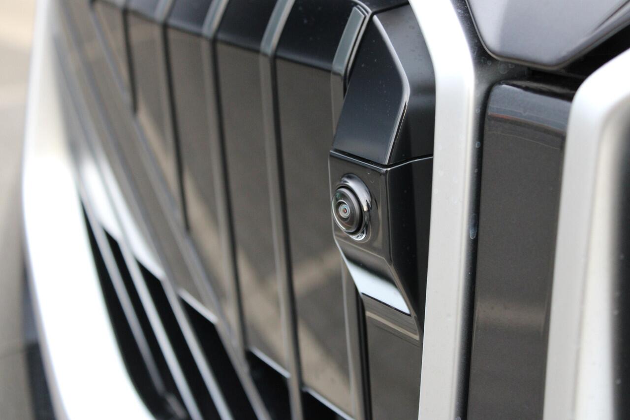 BMW X3 30e xDrive M Sport Automaat / Panoramadak / Trekhaak / Sportstoelen / Adaptieve LED / Parking Assistant Plus / M Sportonderstel / Comfort Access