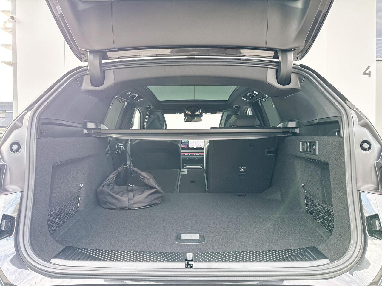 BMW X3 30e xDrive Trekhaak Elektrisch / Comfort Acces / Glazendak / Getinte Ramen / Stoelventilatie / Stoelverwarming / Parking Plus / Head Up Display