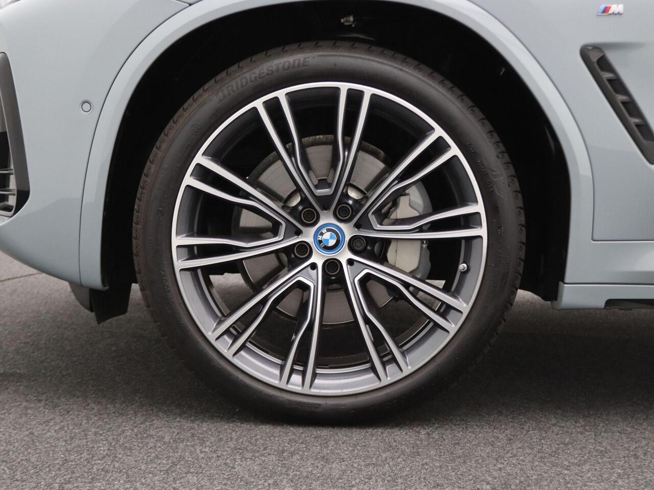 BMW X3 xDrive30i High Executive | M Sportpakket | Trekhaak | Panoramadak | Driving Assistant | Active Cruise Control | Head-Up Display | Harman Kardon | 20''