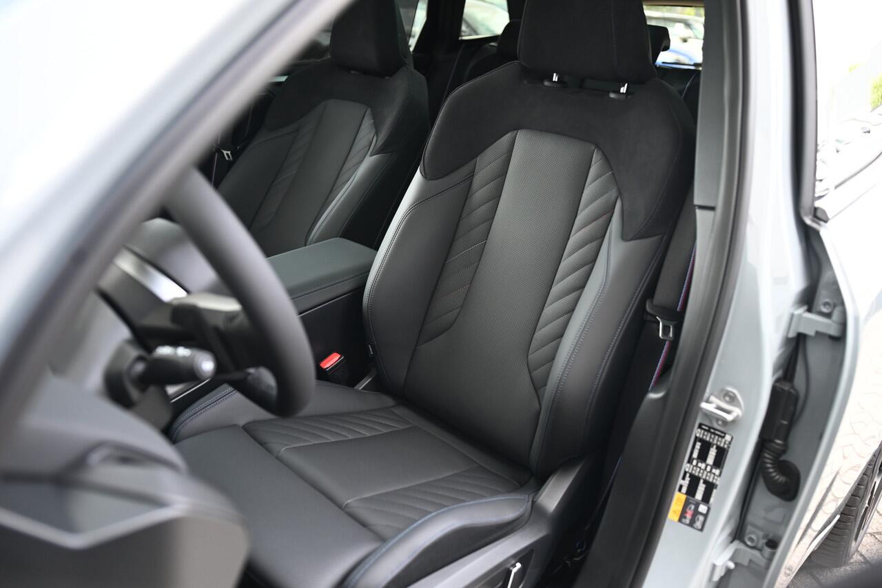 BMW X3 xDrive30e M Sport Automaat / Panoramadak / Trekhaak / Sportstoelen / Adaptieve LED / Parking Assistant Plus / Stoelventilatie / Comfort Access