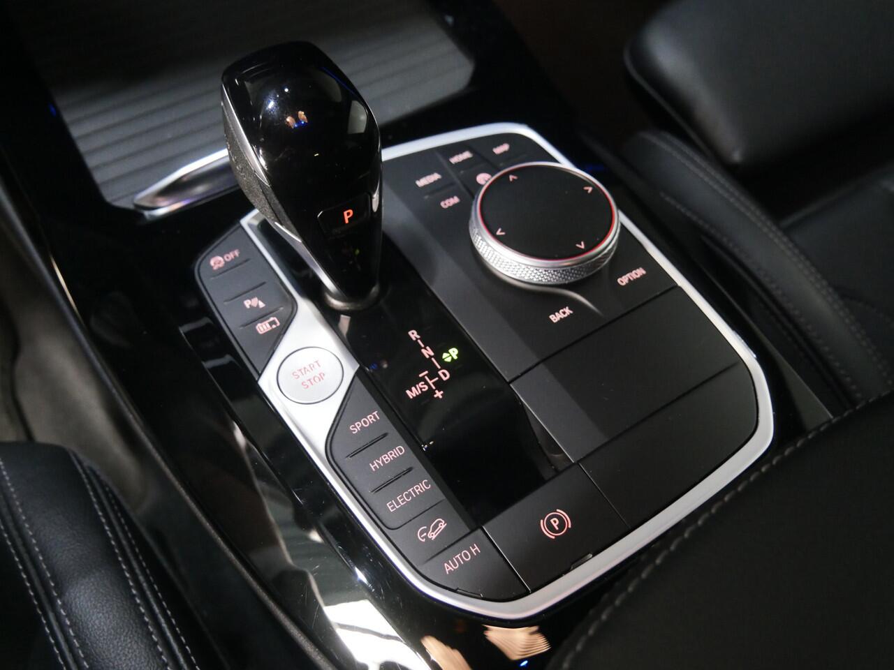 BMW X3 xDrive30e High Executive M Sport Automaat / Laserlight / Sportstoelen / Parking Assistant / Live Cockpit Professional / Stoelverwarming