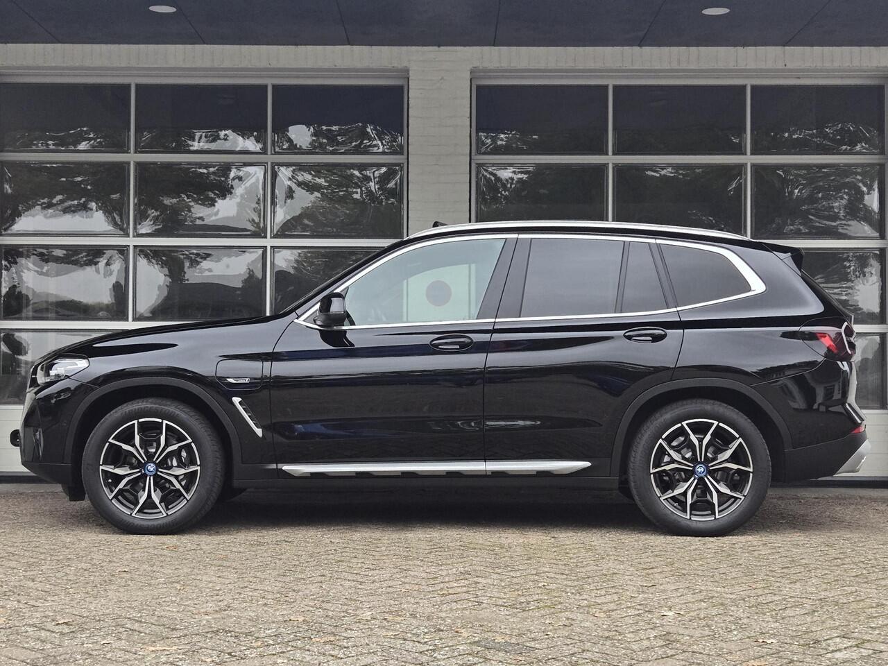 BMW X3 xDrive30e LCI | SPORTSTOELEN | LEDER | PANORAMADAK | CAMERA | TREKHAAK |