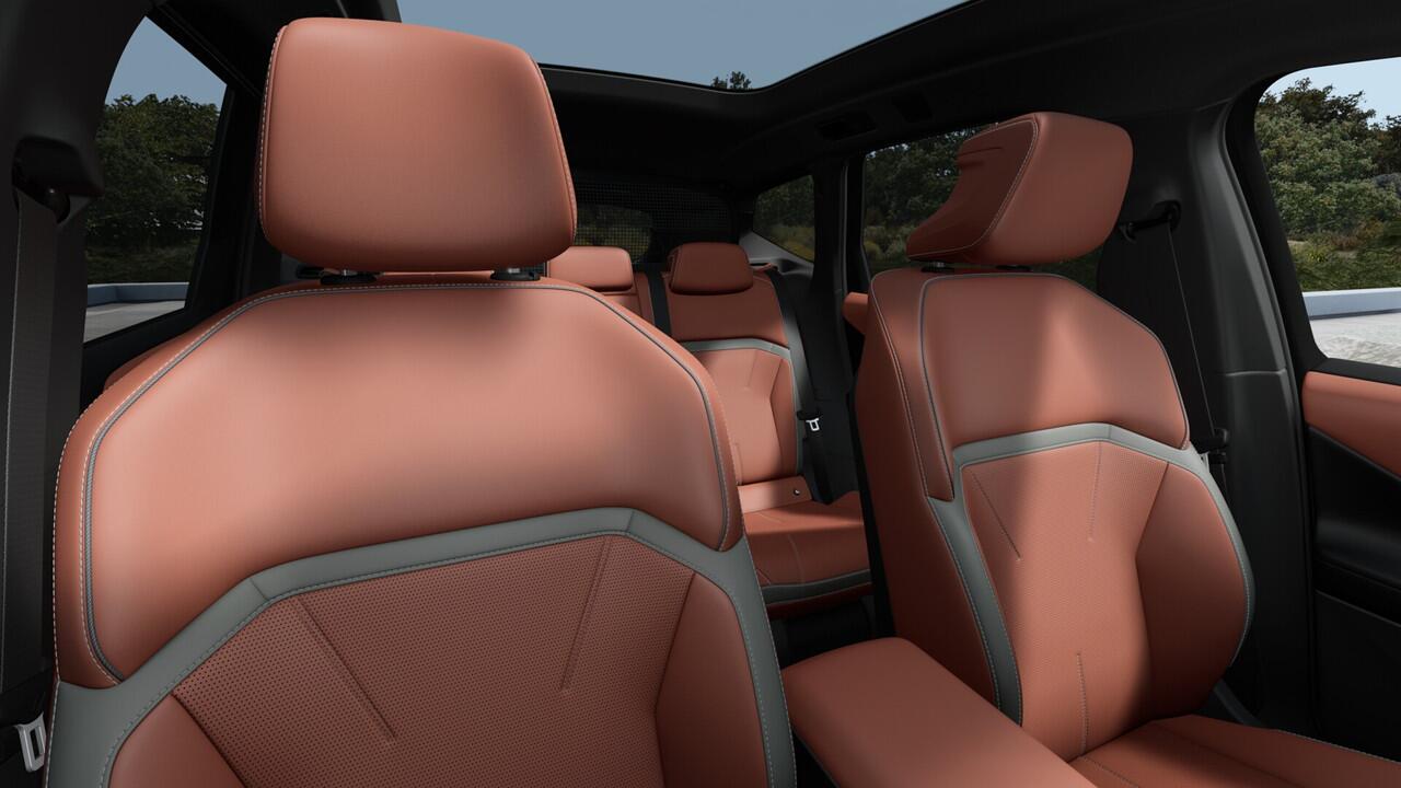 BMW X3 iX3 50 xDrive M Sport / Panoramadak / Trekhaak / Multifunctionele Stoelen / Head-Up / Parking Assistant Plus / Stuurverwarming