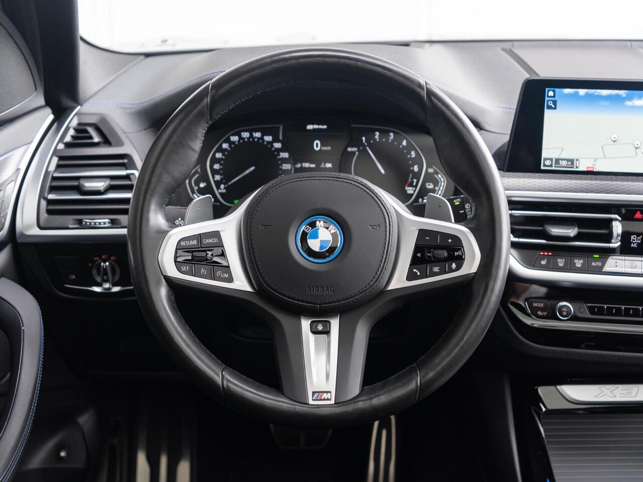 BMW X3 xDrive30e | M Sportpakket | M Sport Stoelen | Head-Up Display | Panoramadak | Stuurwielrand verwarmd | Comfort Access | Achteruitrijcamera | 21''