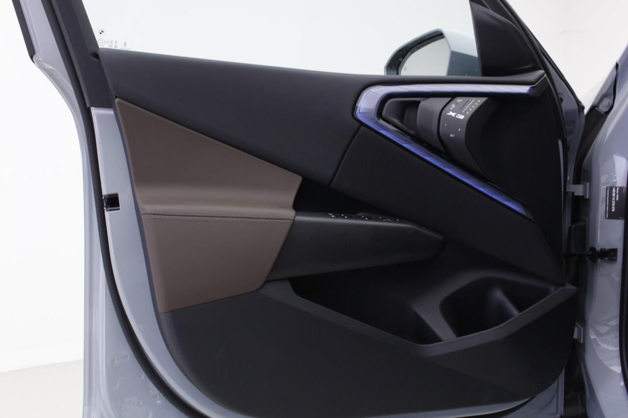 BMW X3 30e xDrive M-Sport | Trekhaak | Panorama | 21" | Elek. verst. stoelen | Brooklyn Grau