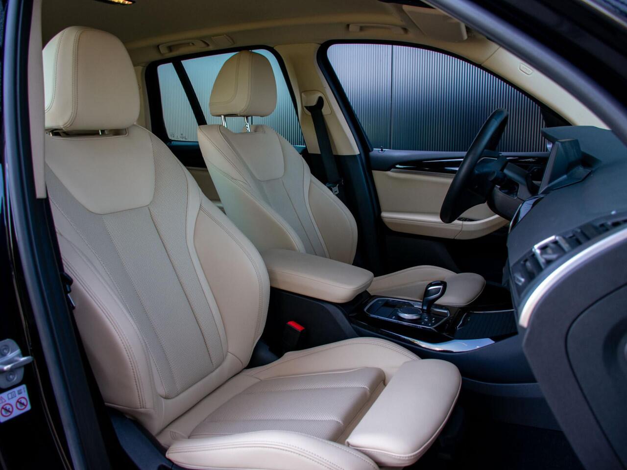 BMW X3 xDrive30e Stoelverwarming | Laser Led | Driving Assistant | Head-up Display | 20 Inch velgen