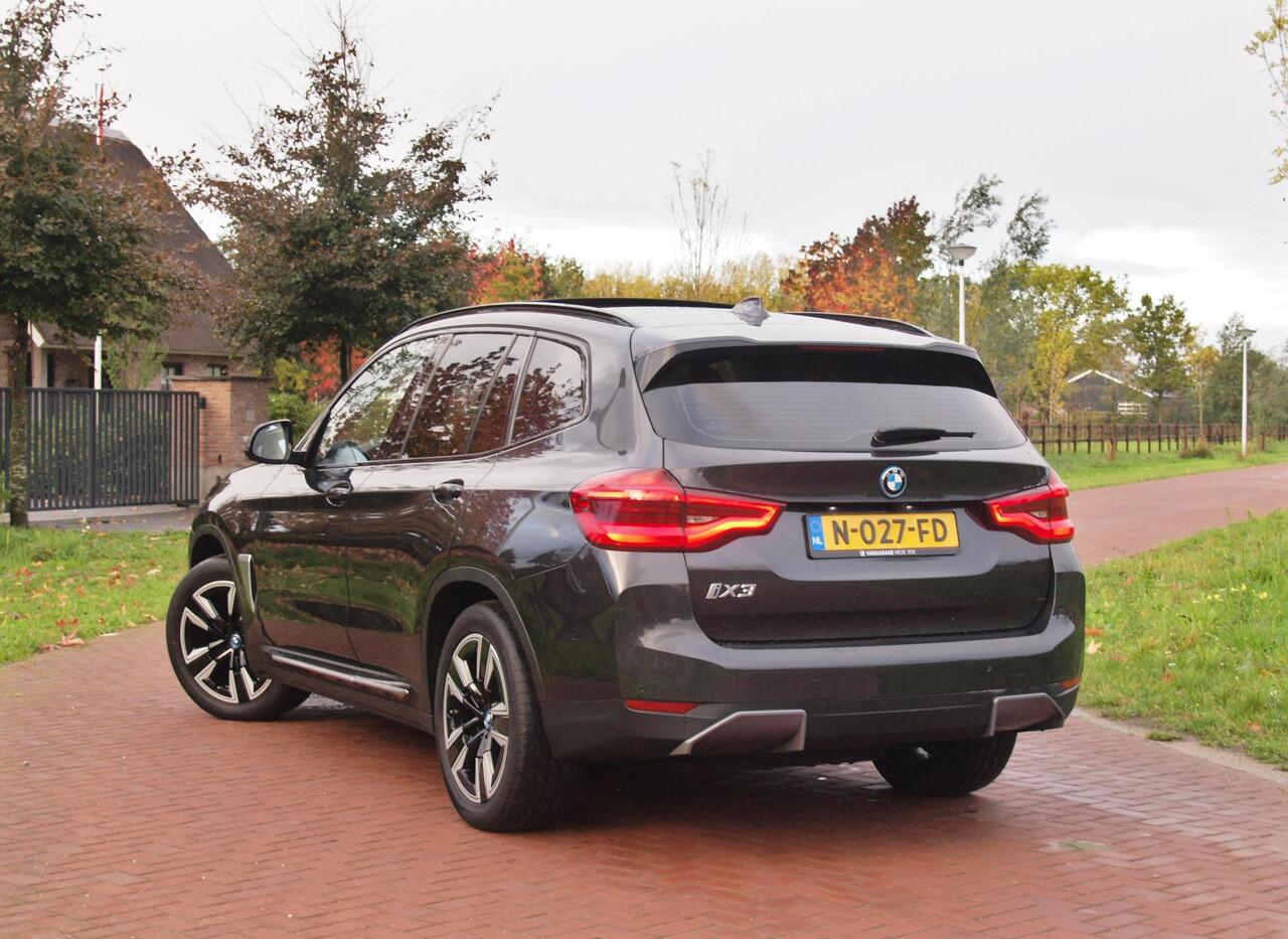 BMW X3 iX3 Executive 80 kWh | SOH 99% | Panoramadak | Camera | Trekhaak | Sfeerverlichting | Apple Carplay |