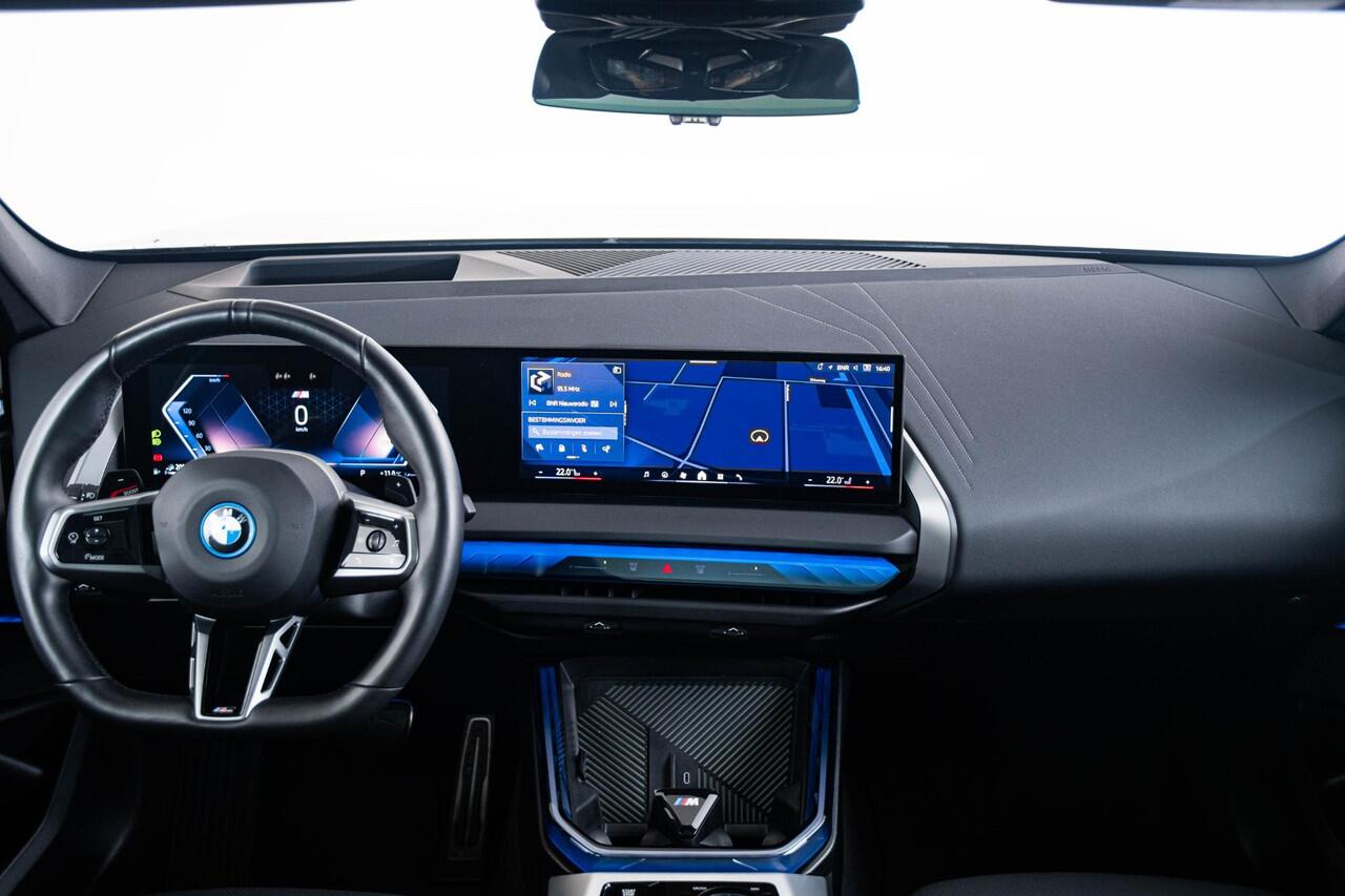 BMW X3 30e xDrive M Sport - Panoramadak - Premium Pack - Professional Pack - Elektrisch verstelbare/verwarmde stoelen - Sportstoelen - Parking/Driving Assistant Plus - Harman Kardon - Comfort Access - getinte Ruiten -