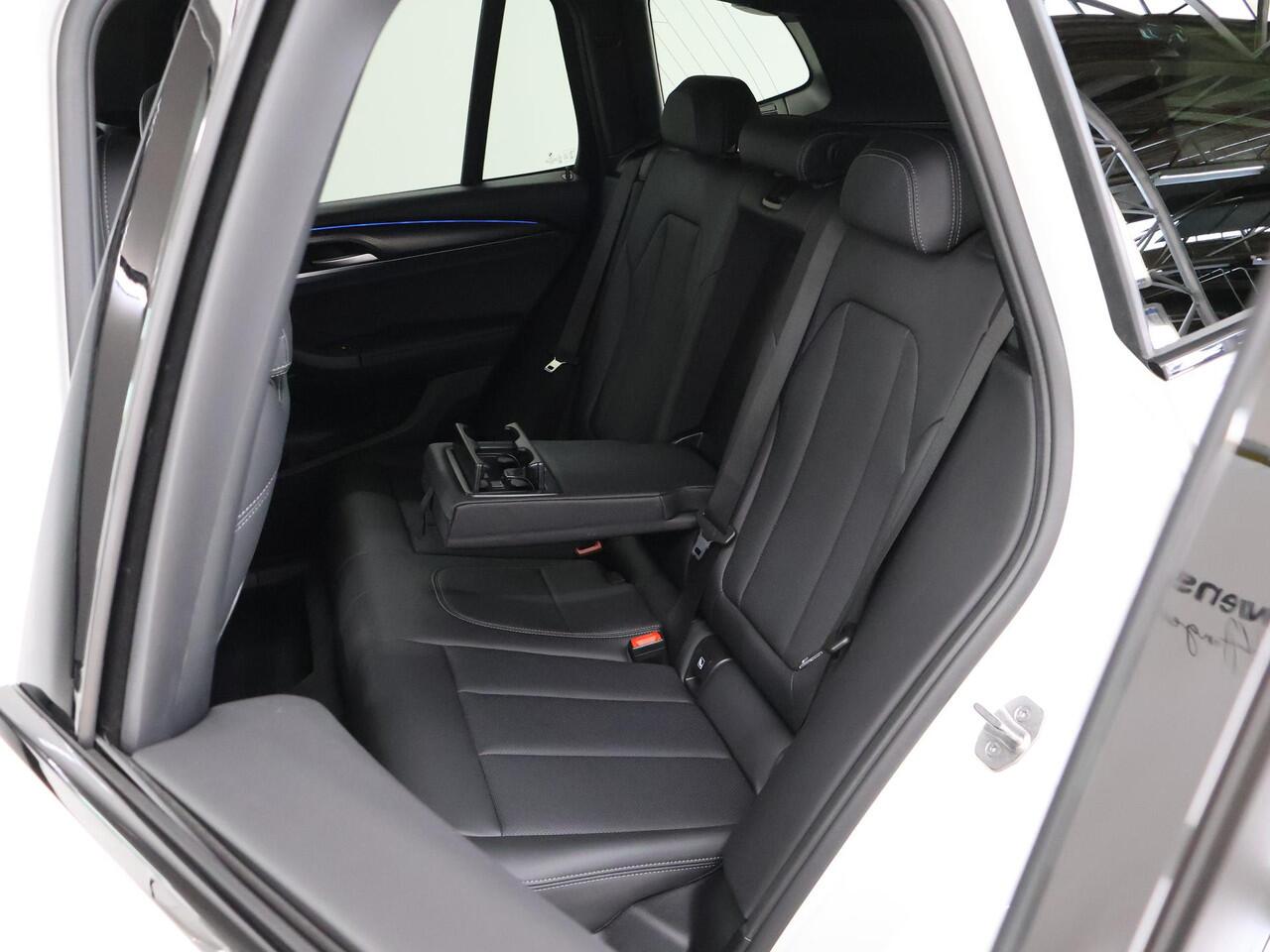 BMW X3 xDrive30e High Executive M-Sport | Navigatie | Parkeercamera | Stoelverwarming | Keyless Go | Sportstoelen | ShadowLine | Ele.kofferdeksel | Apple CarPlay/Android Auto |