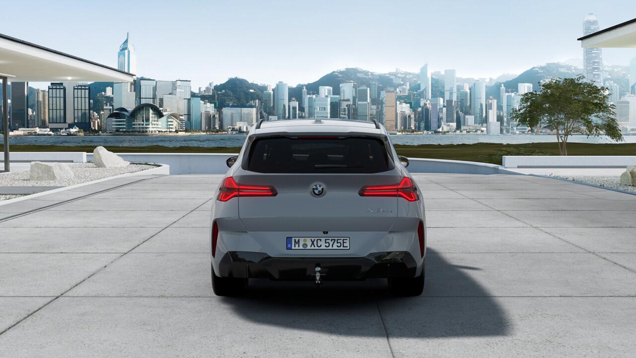 BMW X3 30e xDrive M Sport Automaat / Panoramadak / Trekhaak / Sportstoelen / Adaptieve LED / Parking Assistant Plus / Stuurverwarming / Comfort Access